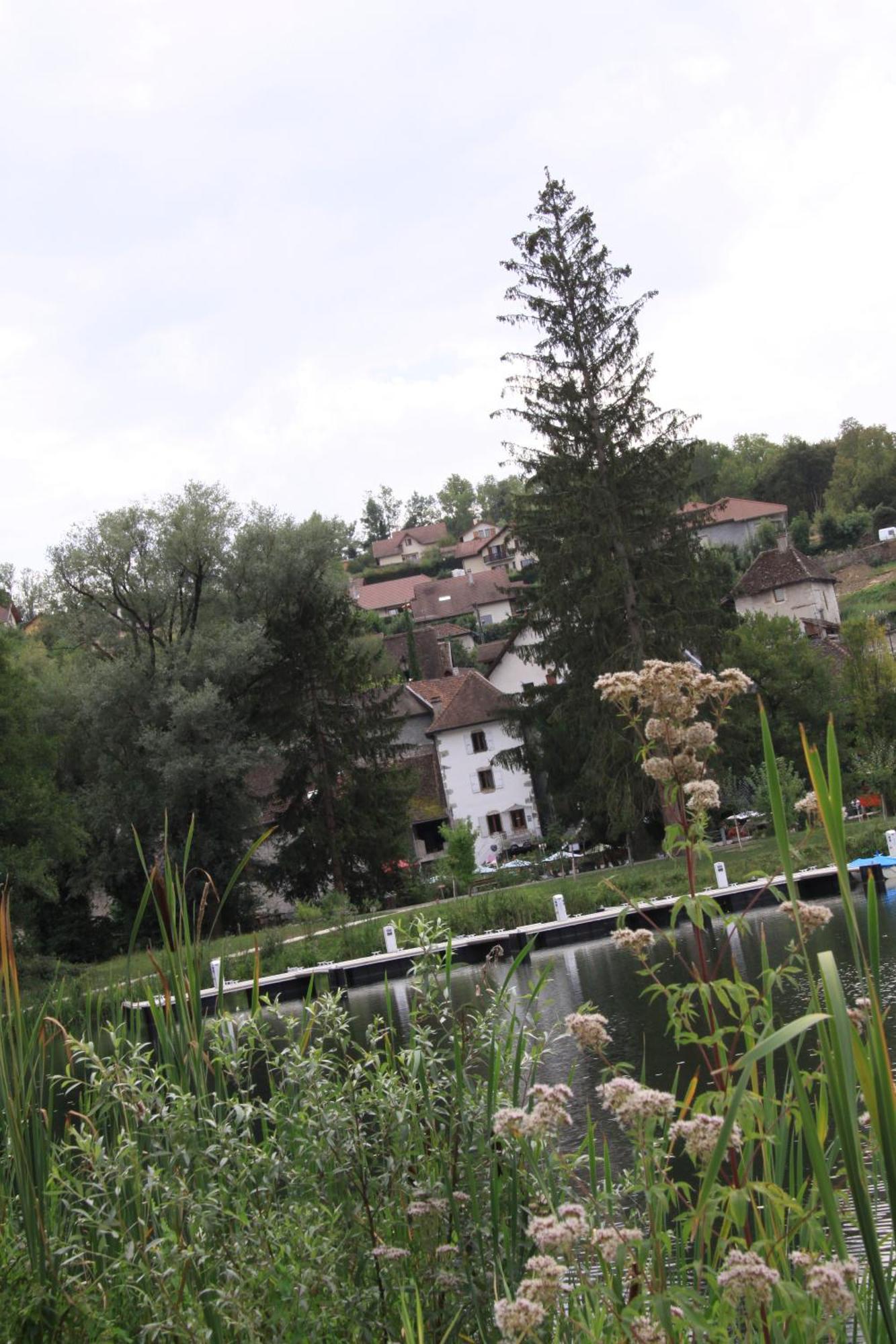 Le Doux Nid Bed & Breakfast Chanaz Exterior photo